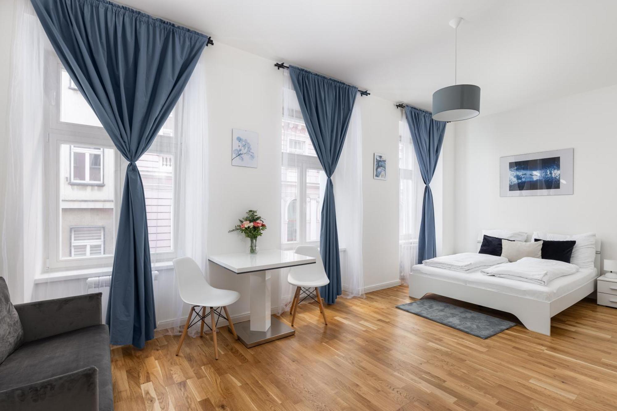 Stay2Gether Blue Vibe Studio - Metro Florenc Praha Bagian luar foto